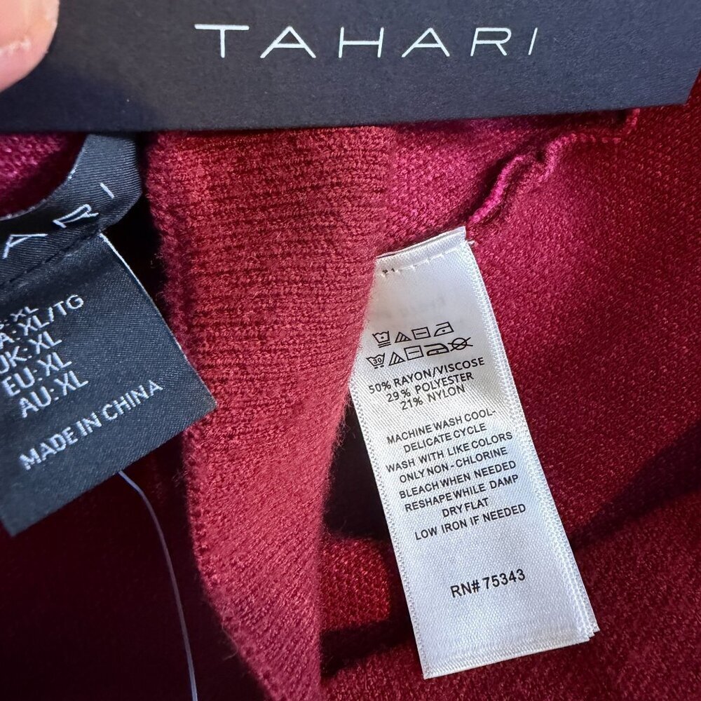 65.Tahari Tunnel Neck Sweater XL - Staight Leg Jean XL Outfit SET Red Denim Blue - Picture 13 of 15